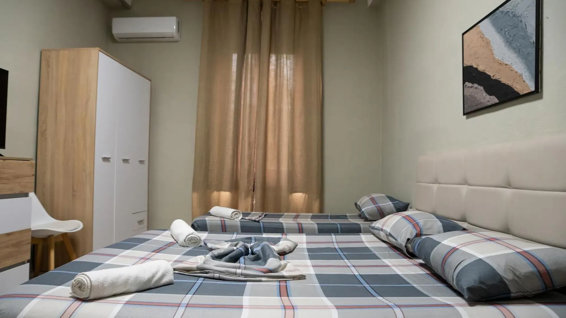 Apartment Blloku Area ティラナ