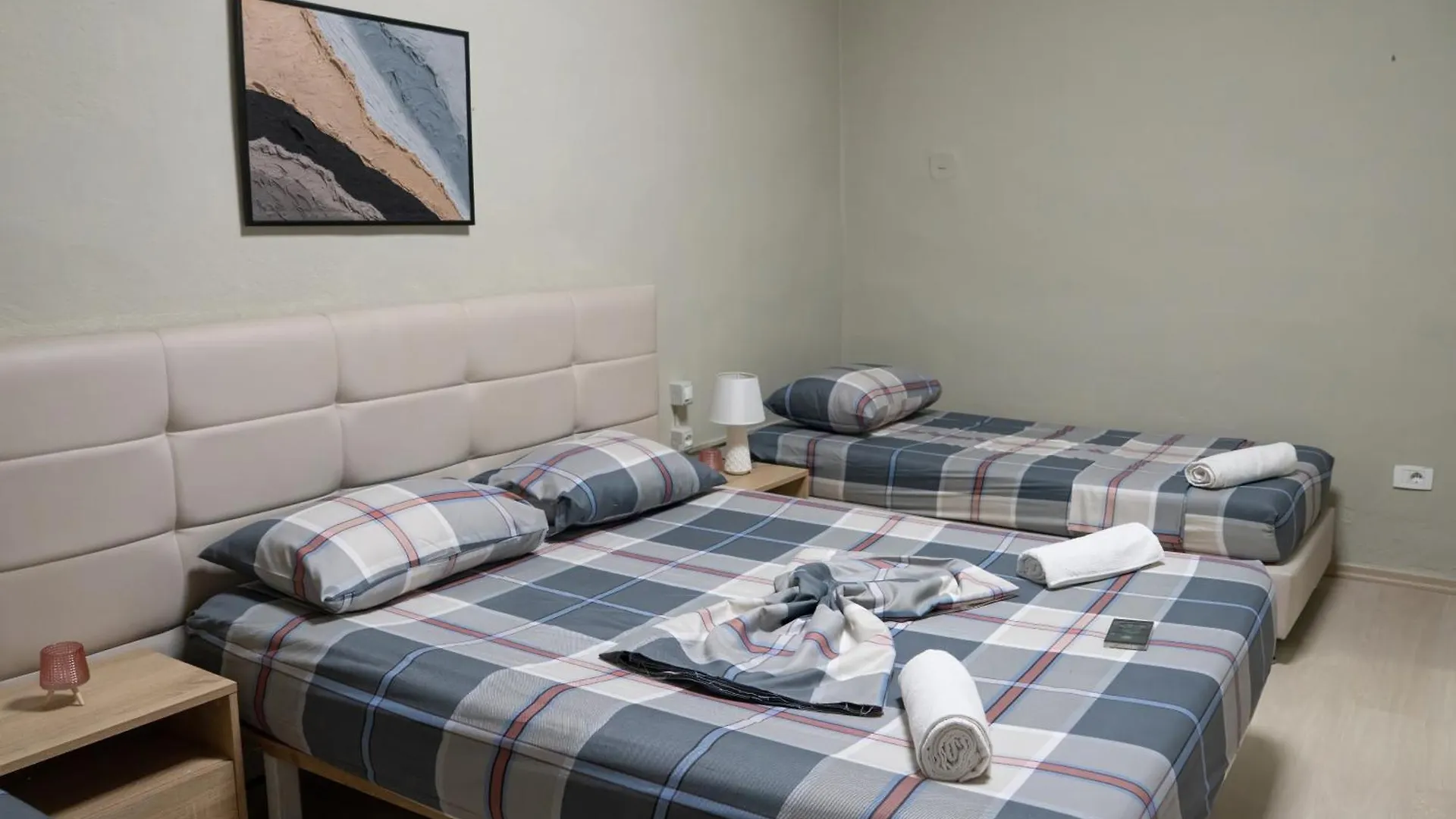 Apartment Blloku Area ティラナ