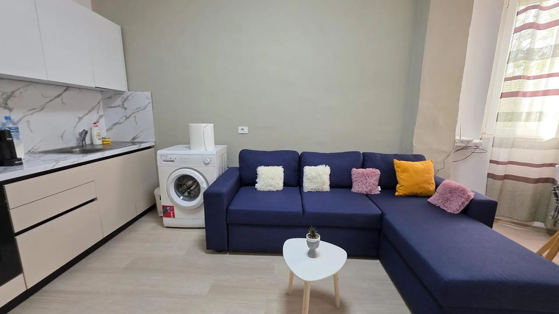 Apartment Blloku Area ティラナ アルバニア