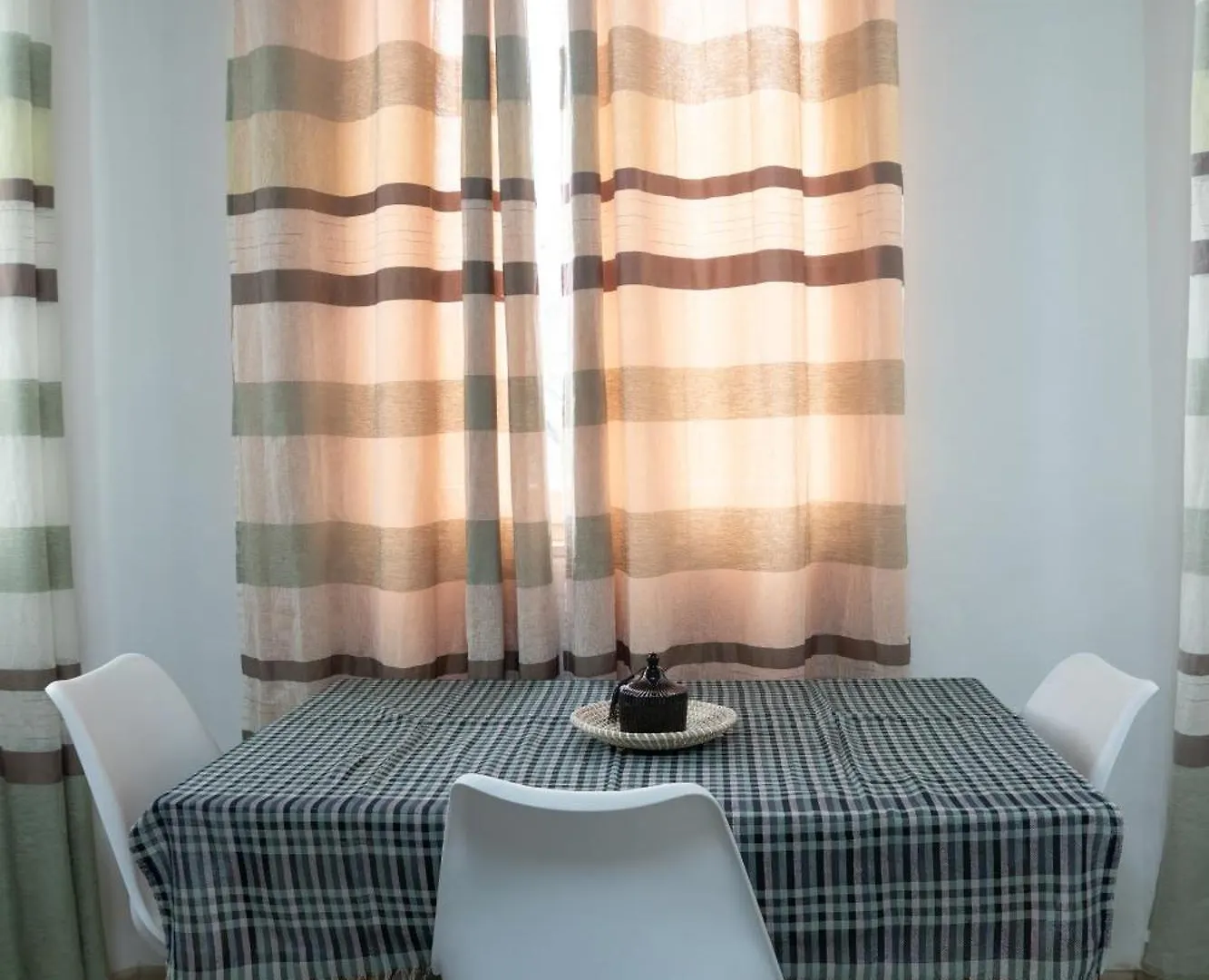 Apartment Blloku Area ティラナ